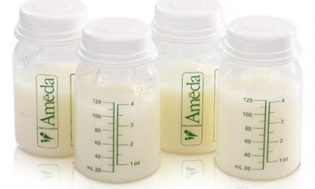 Как выглядит сцеженное грудное молоко